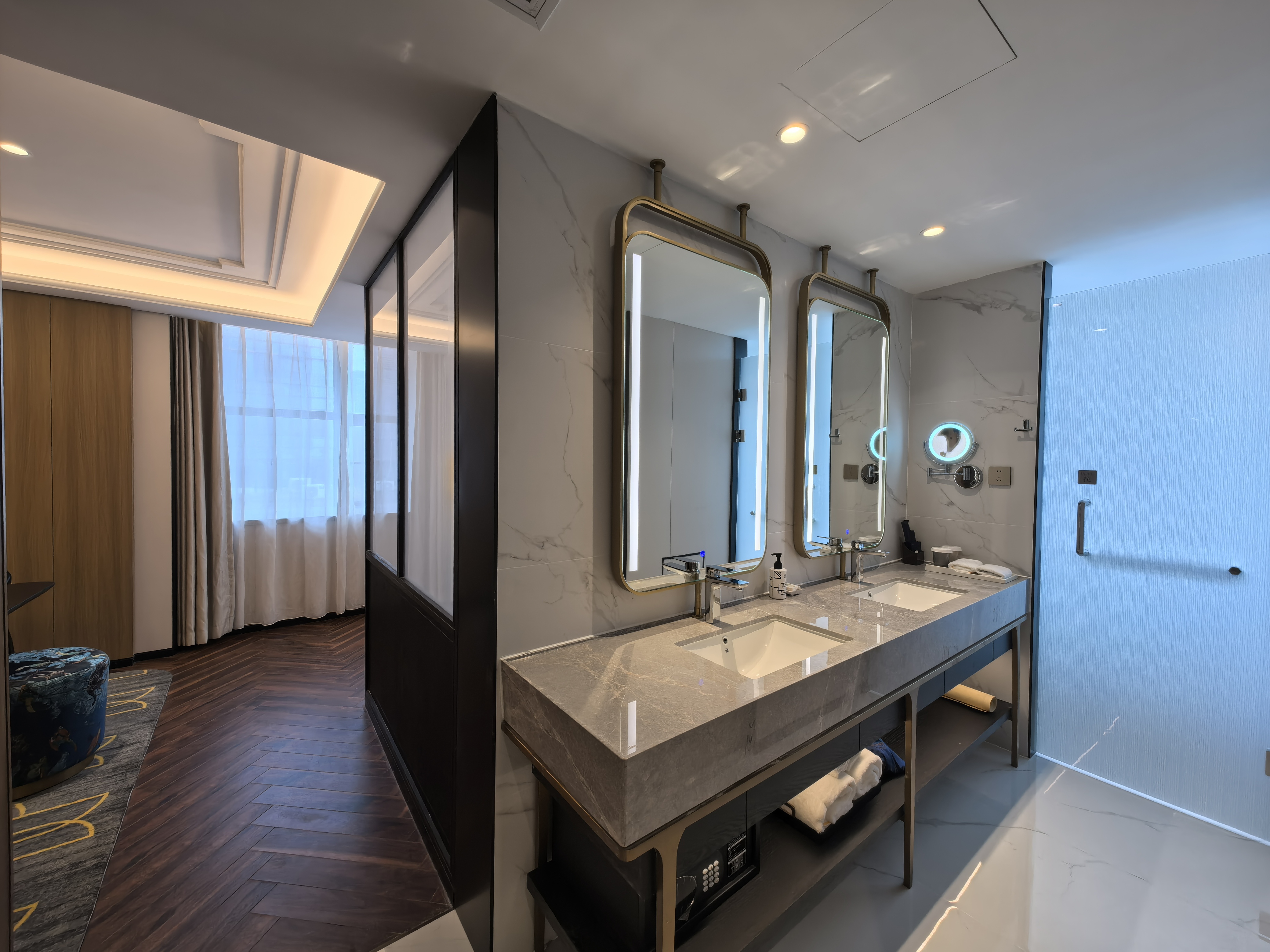 行政尊享套房（功夫茶具-乳胶枕头-智能客控）