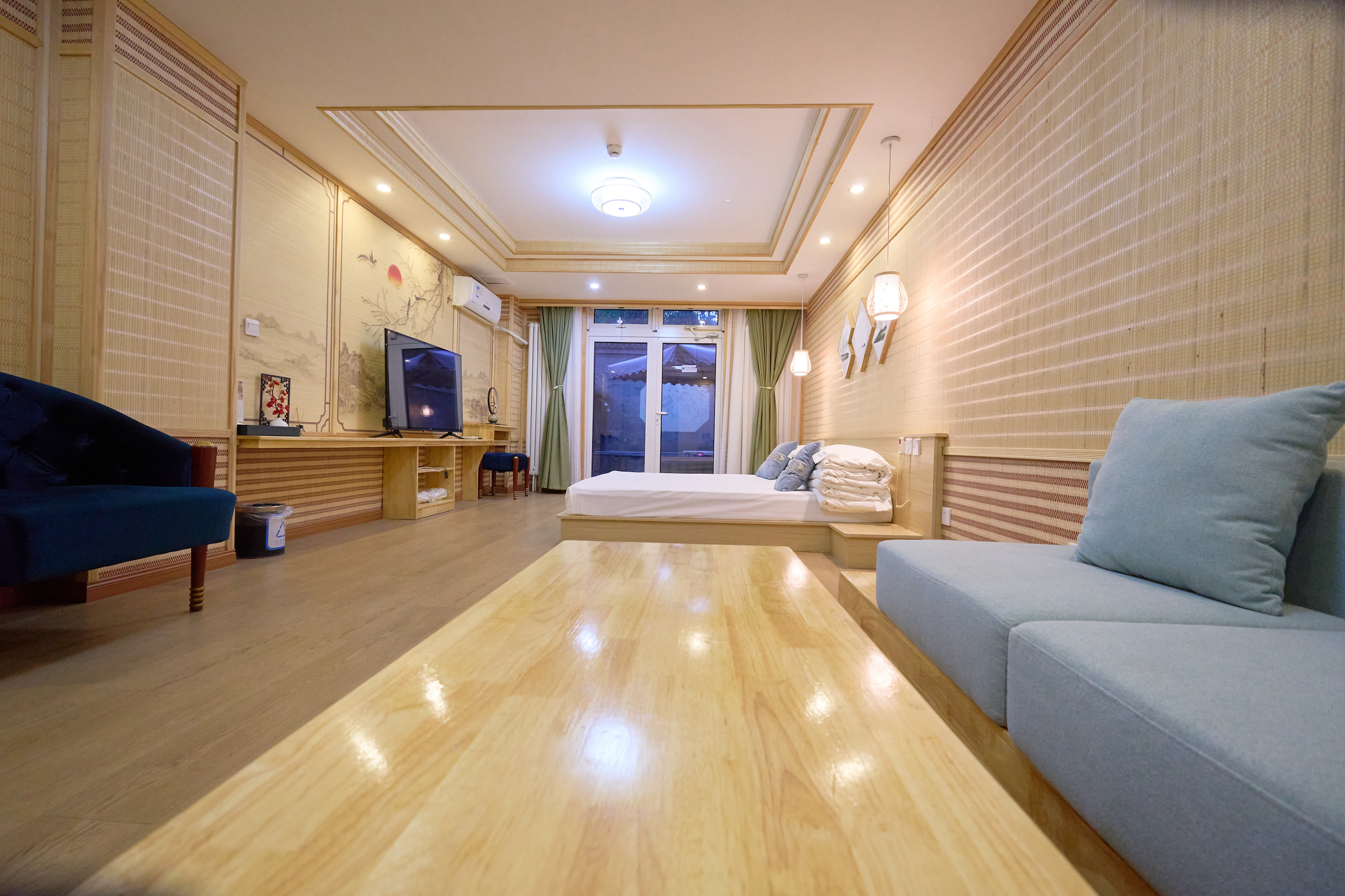 Longmai Hotspring Village庭院私汤温泉大床房（无窗）