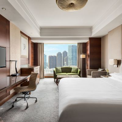 行政江景大床房丨寬居舒享+盡覽贛江日出夜賞秋水噴泉 南昌香格里拉大飯店優惠
