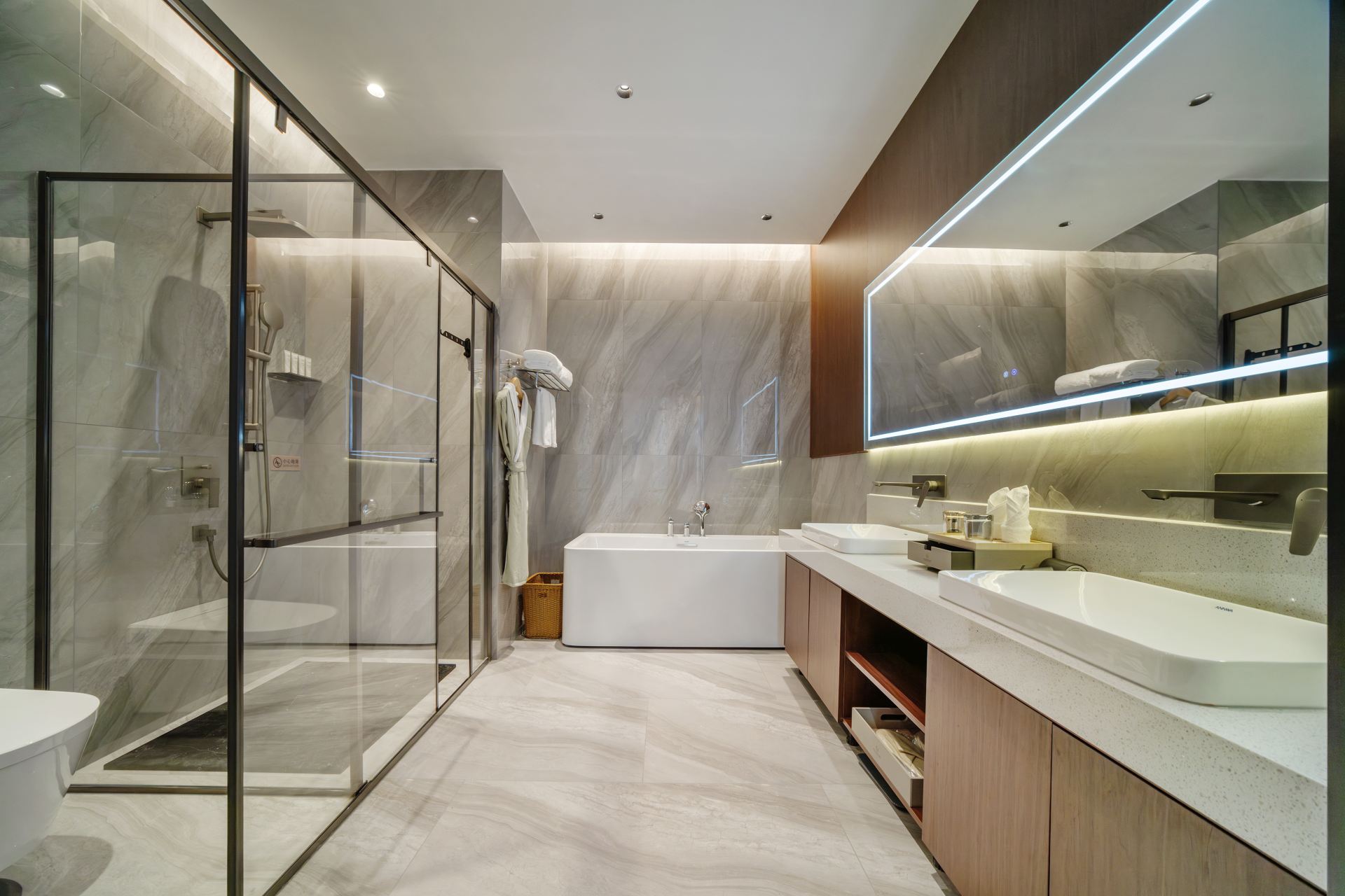 Business Queen Room