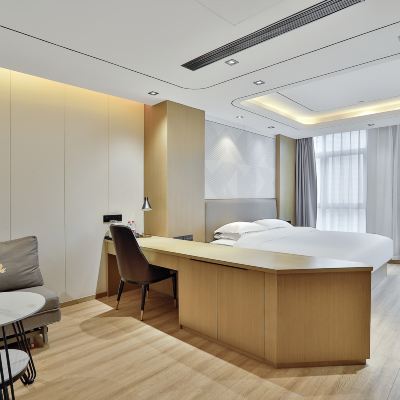 豪華大床房（辦公空間+輕奢浴缸+小冰箱） 君嶼飯店（無錫碩放機場旺莊路地鐵站店）優惠