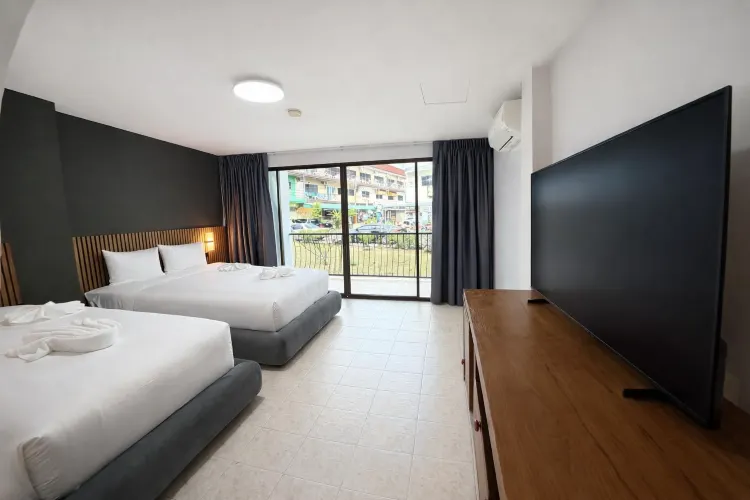 ห้องดีลักซ์ เตียงแฝด พร้อมระเบียง