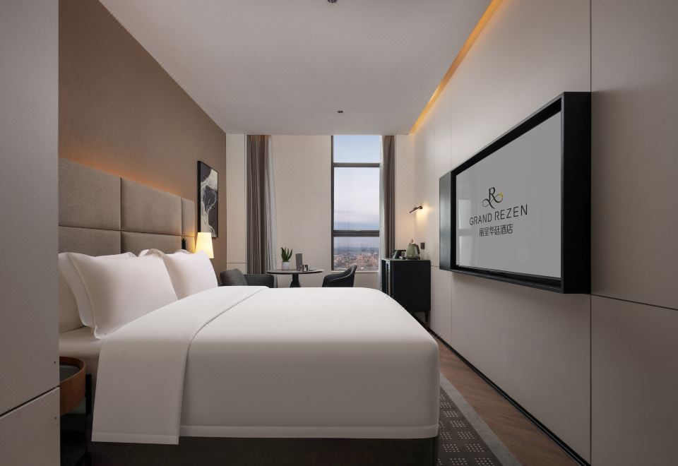 Deluxe Queen Room