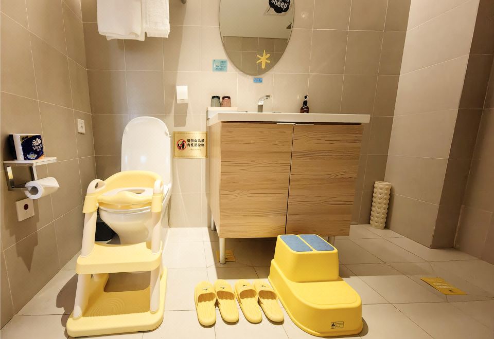 Bejing Yanqing Alpine Skiing Resort HotelShaun The Lamb Themed - Quadruple Beds Room