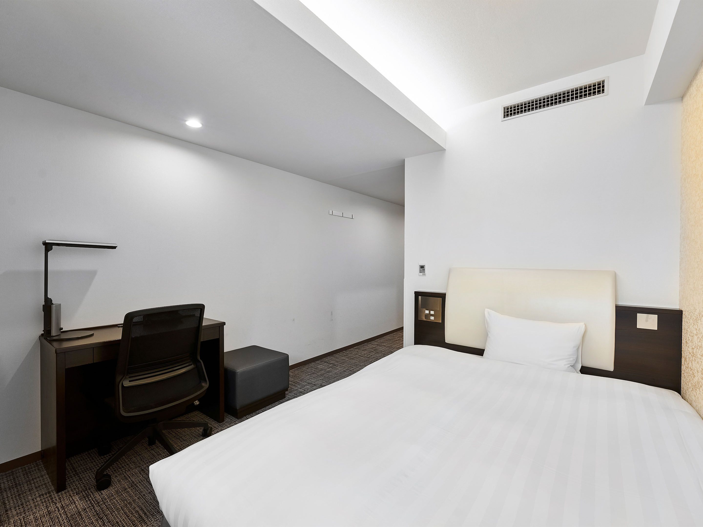 角落间 - 可吸烟