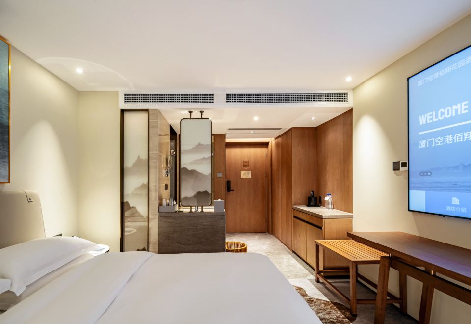 栖云楼标准大床房（无窗+畅享影音）