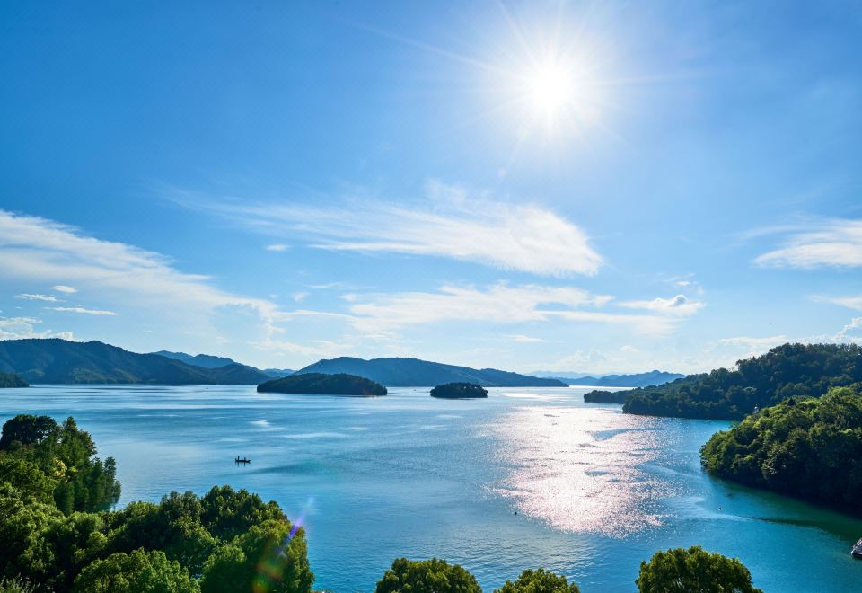 尊享行政湖景双床房