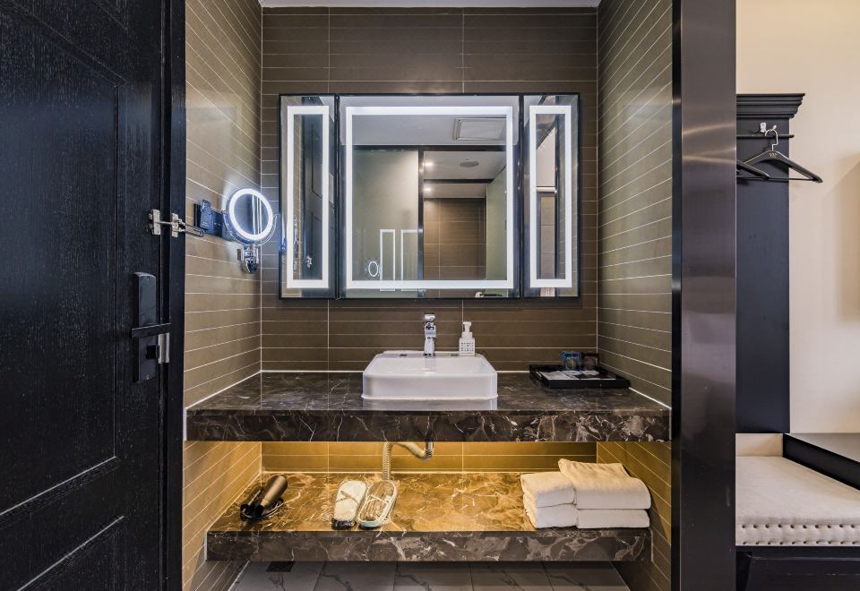 希岸豪华大床房-智能客控