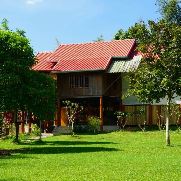 ชาเลต์ริมน้ำ 2 ห้องนอน
