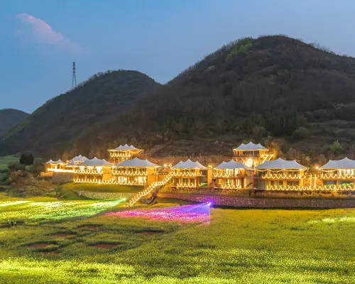 Fengcong Luxury Tent Homestay Hotels in Luopingxian