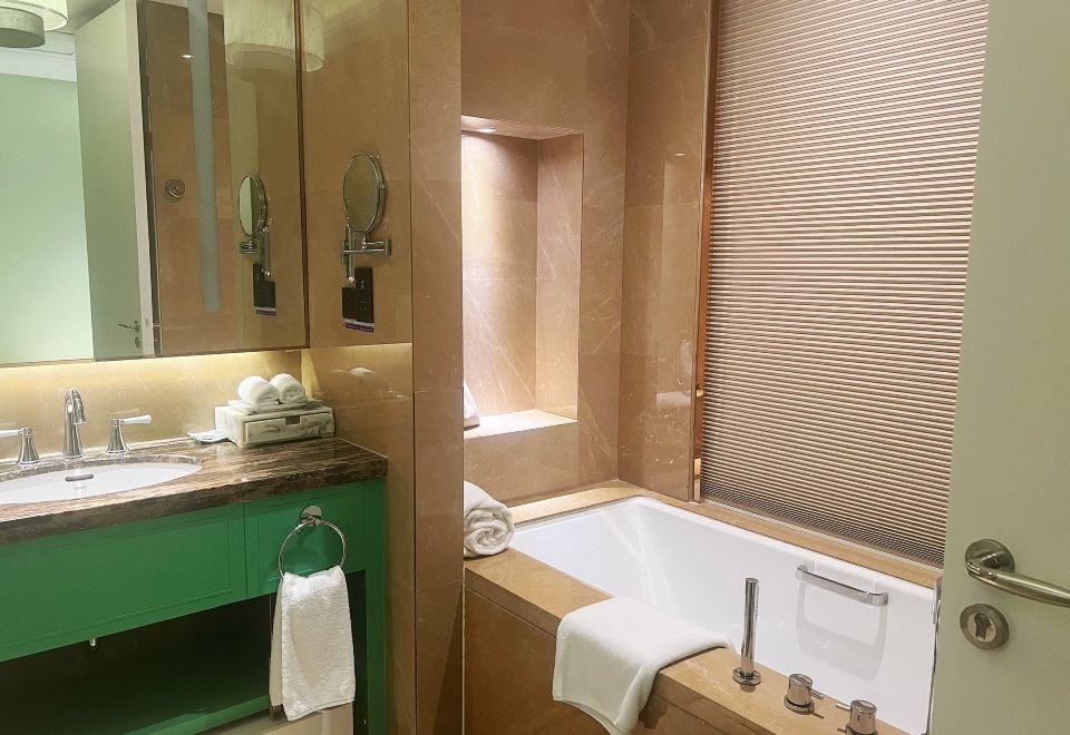 Wangfu Jinke Grand HotelEmerald City Family Theme Room