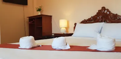 Queenslander Hotel and Restaurant  호텔