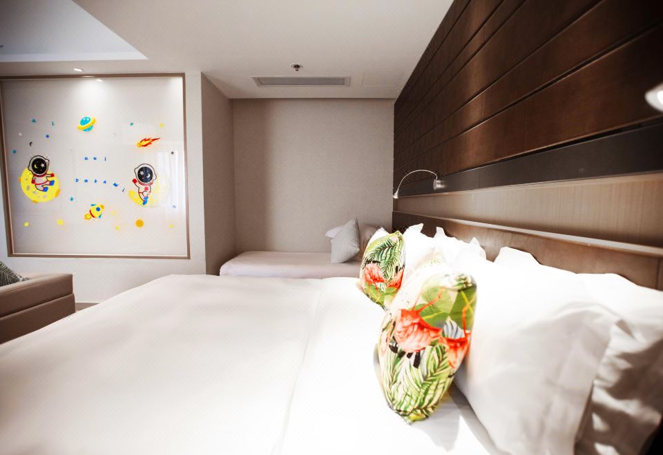 Flamingo Harbour HotelNakuru View Flamingo Family Suite