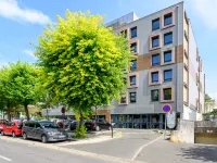 B&B Hotel Marne-La-Vallée Torcy Gare 3 étoiles فنادق في تورسی