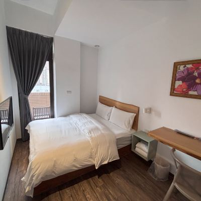 標準雙人大床房-帶私人浴室(部分無窗) 桃園綠藤輕旅優惠