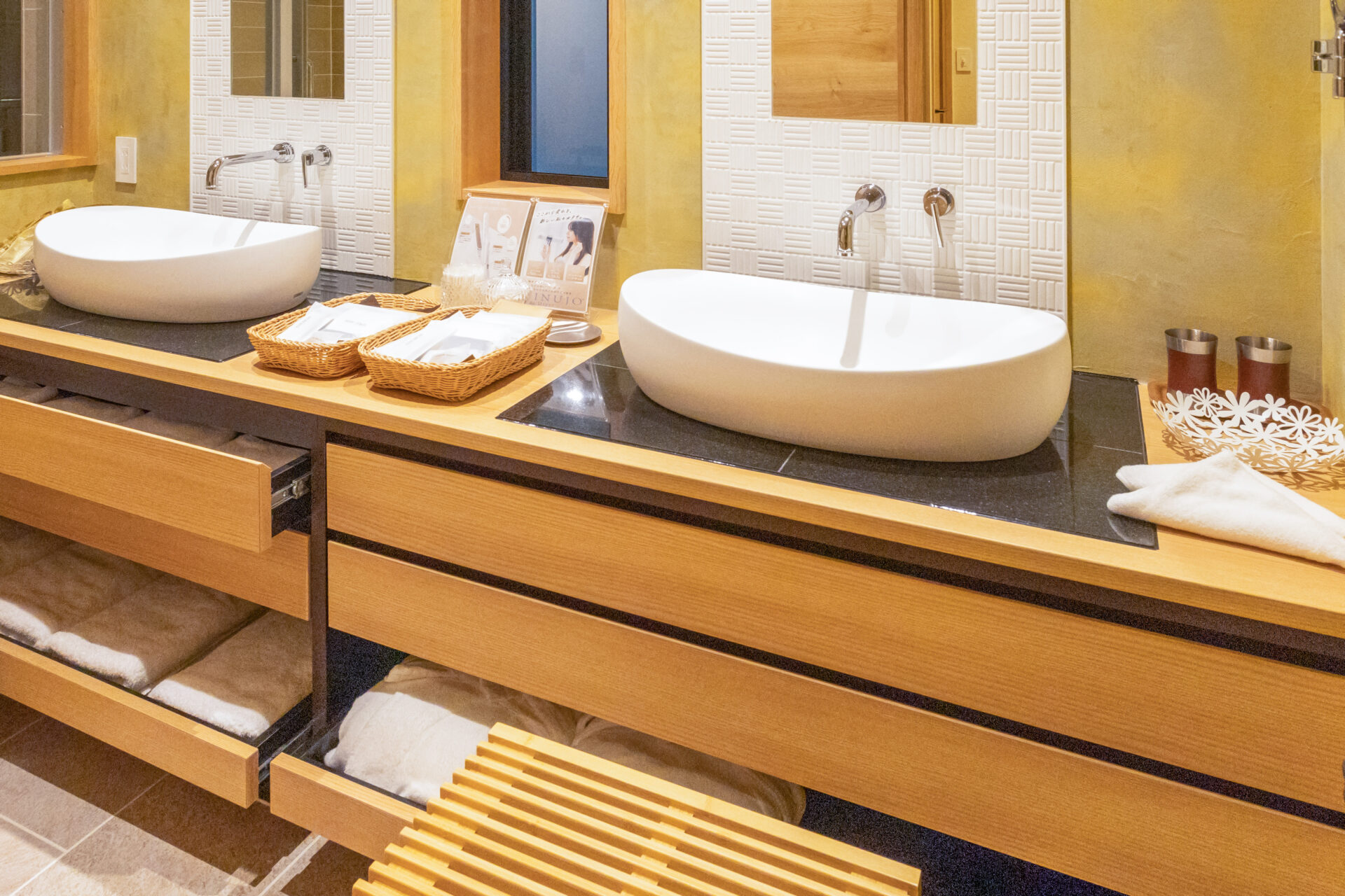 高级套房翠凉河景房