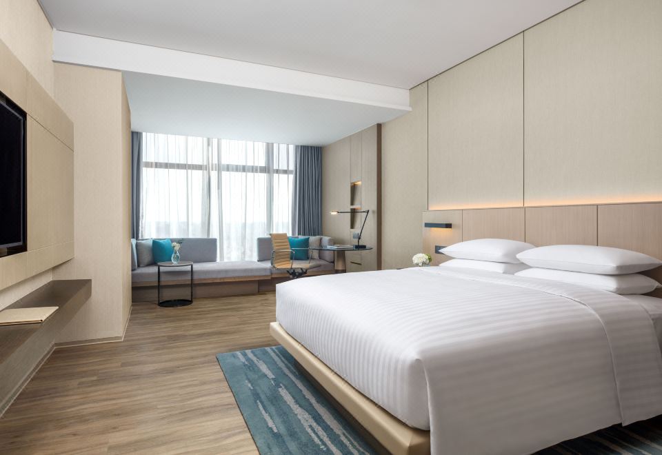 Courtyard by Marriott Shenzhen BaoanExecutive Premium Room, 1 King