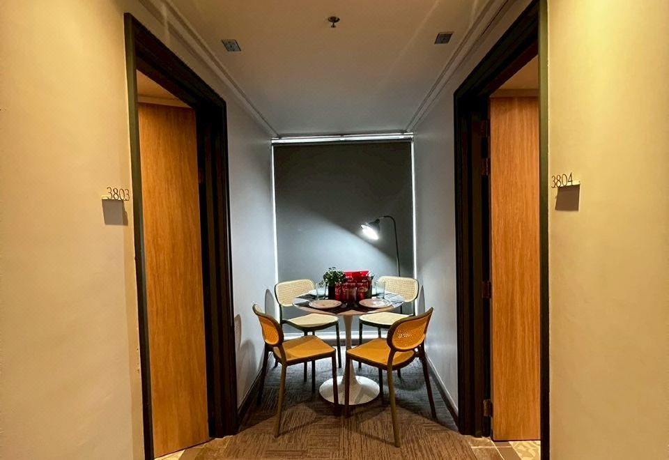 家庭河景特大床房