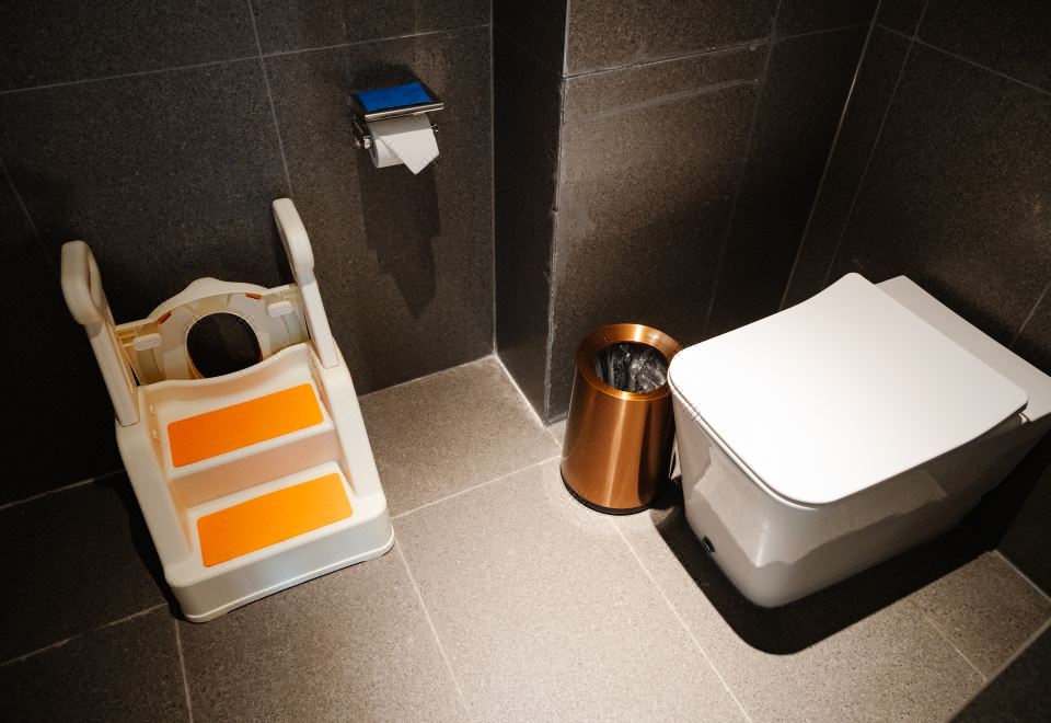 複式雙卧親子別墅（奶龍）|落地窗庭院近景+獨立客廳