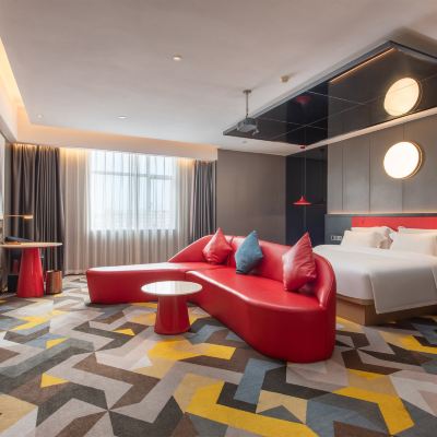 設計師CDD｜浪漫投影大床房【豪華浴缸+智能馬桶】 新明珠國際飯店（東莞石碣嘉榮購物廣場店）優惠