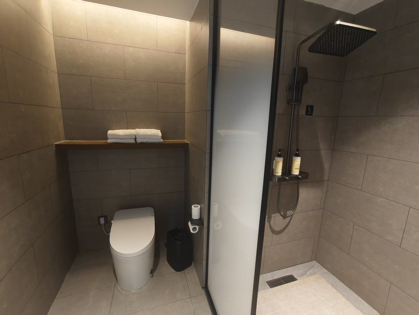 清幽丨零压双床房「记忆床垫+65寸巨幕电视+智能客控」