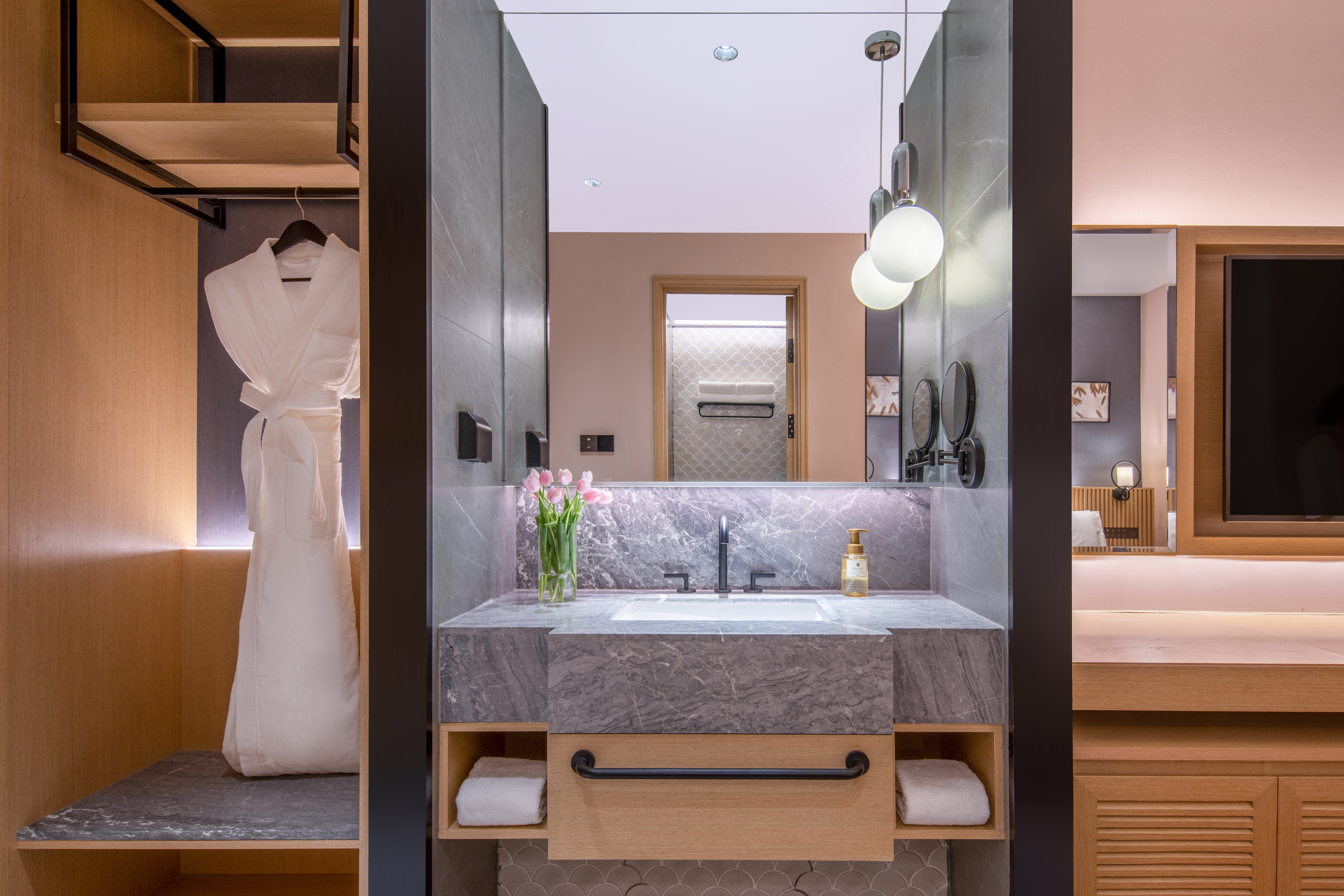 高级大床房（智能客控+深睡枕+小冰箱）