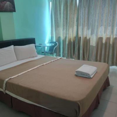 King Bed with Window  Kupon Best One Hotel