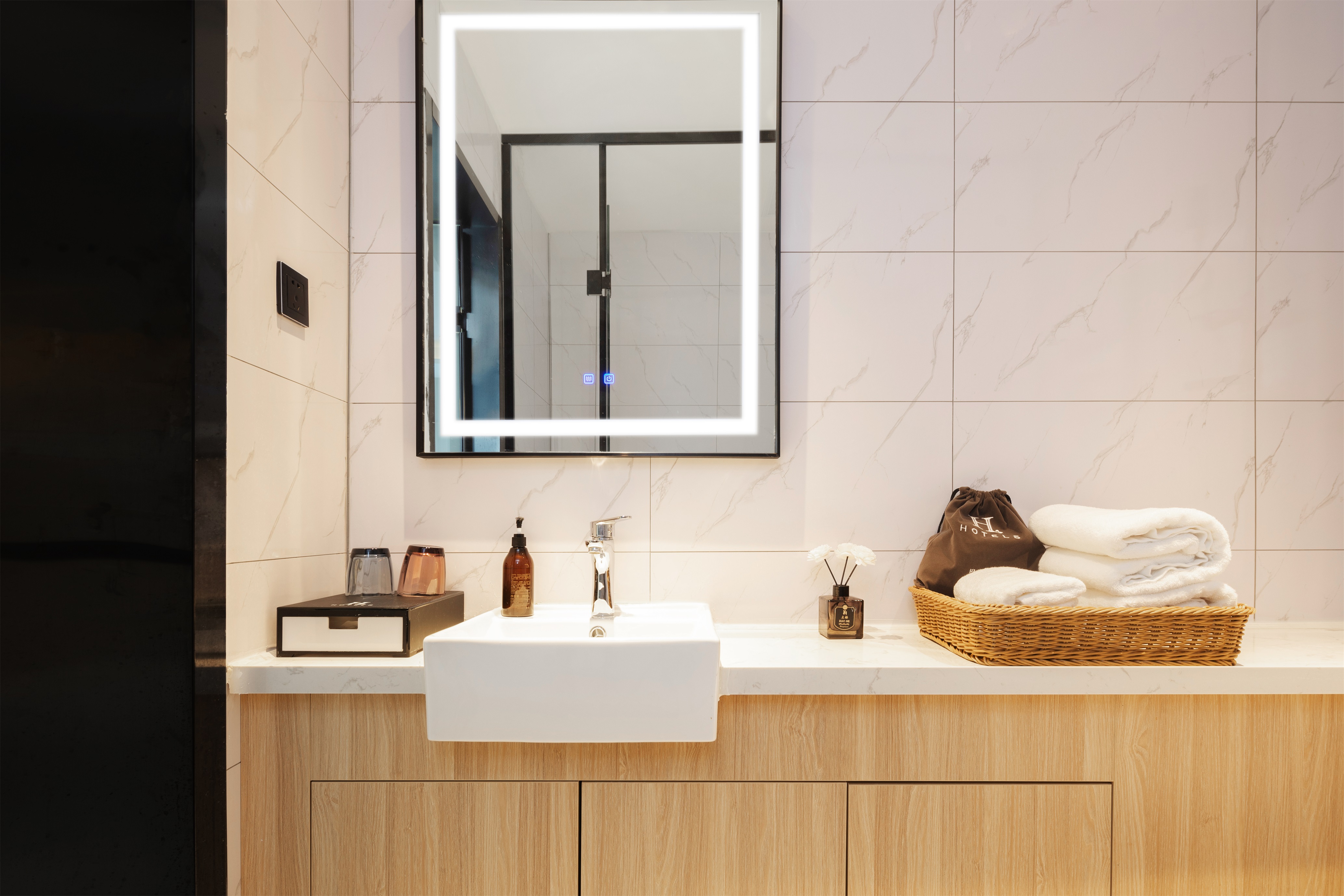 智能高级双床房（语音客控+即开即热式净饮机+加湿器）