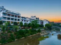 Twelve Cities · BaiyujingCourtyardHotSpringResortDesignHotel(FurongTown ScenicAreaBranch) Hotels in 