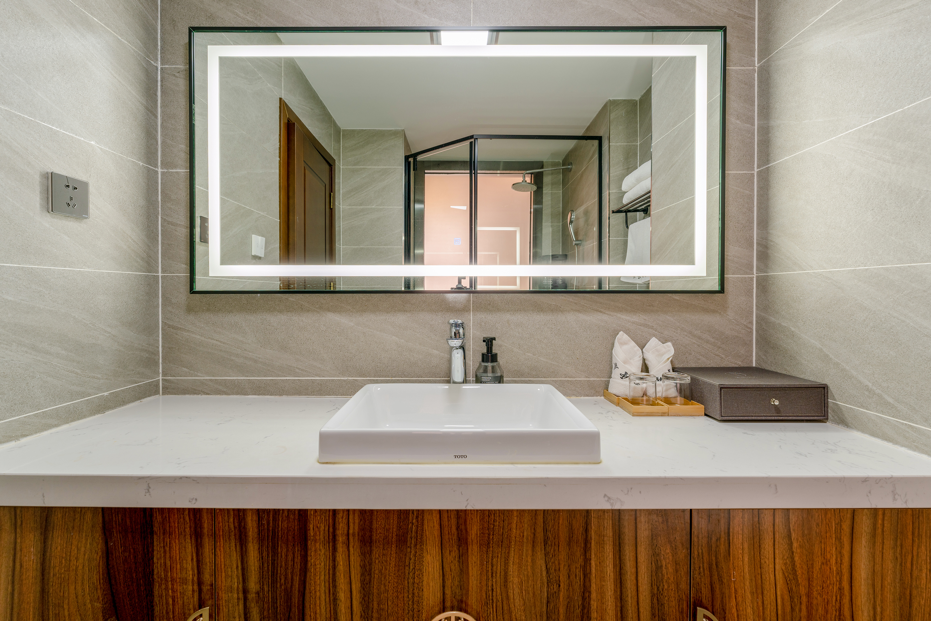 观景中式标间（席梦思乳胶床垫+蚕丝被芯+亲肤布草）