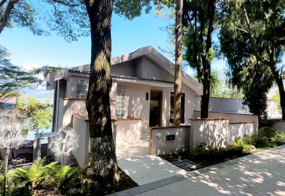 至尊庭院湖景套房