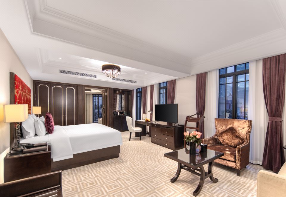 Shanghai Yangzi HotelArt Deco Executive Room (Balcony With The Oriental Pearl Tower View)