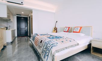 Yuhai Guanxuan Apartment (Xuwen Hai'an New Port Ferry Terminal)