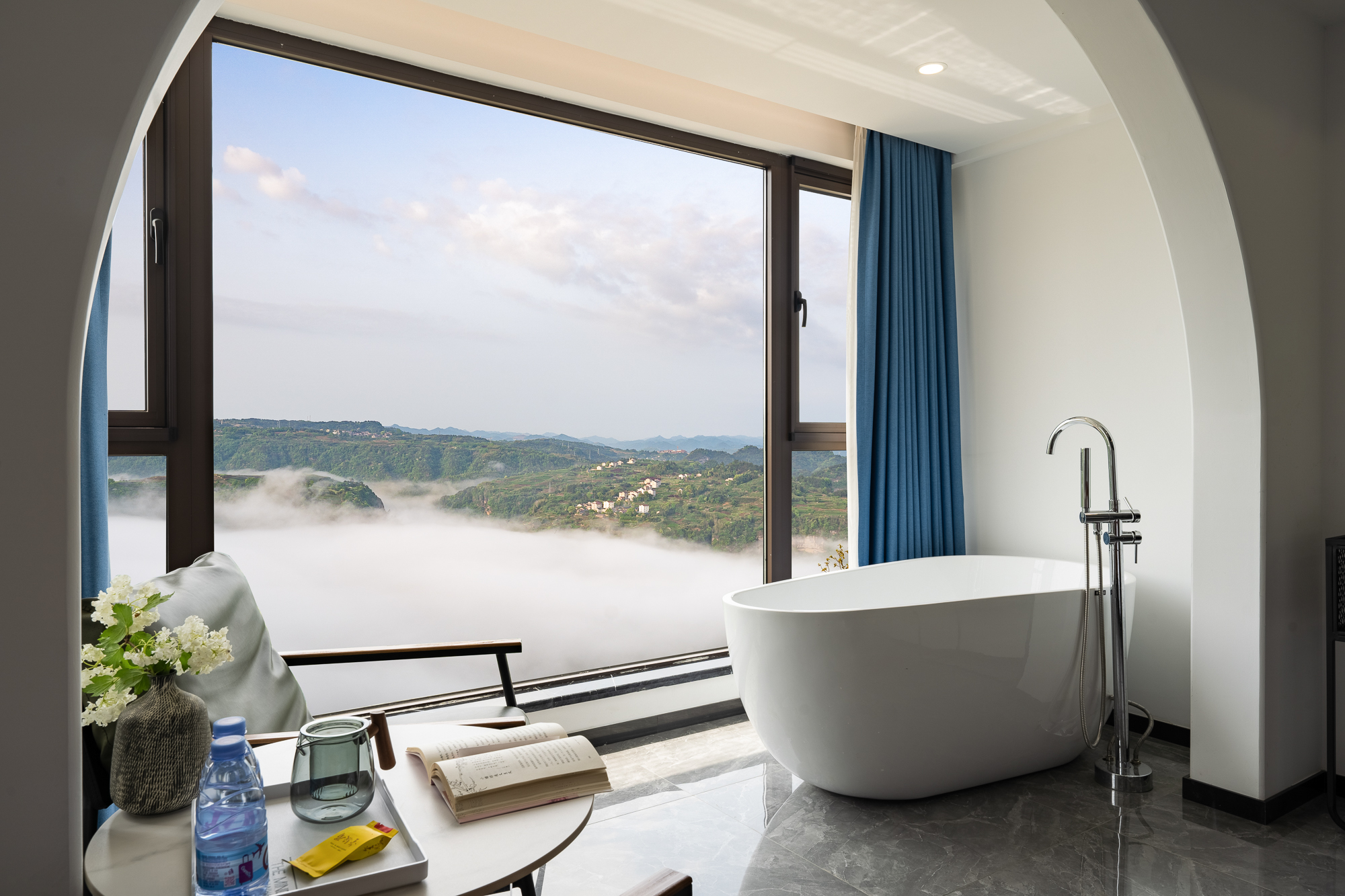 Ins风·云海山景大床房