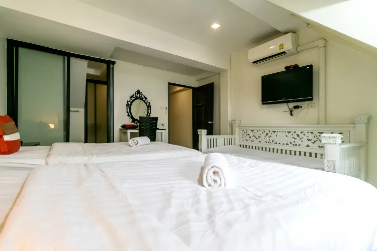Twin Bed Room With Day Bed (up To 3 Pax)