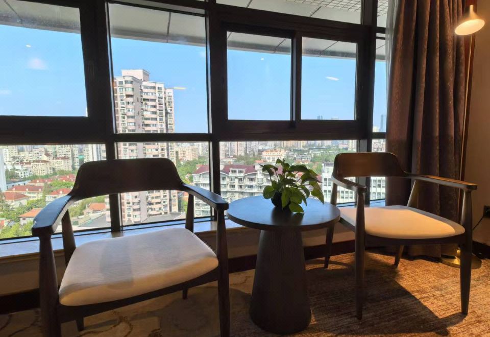 Pine City Hotel ShanghaiSuperior King With View