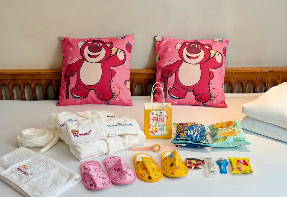 Nice·莓好时光亲子房（草莓熊主题）