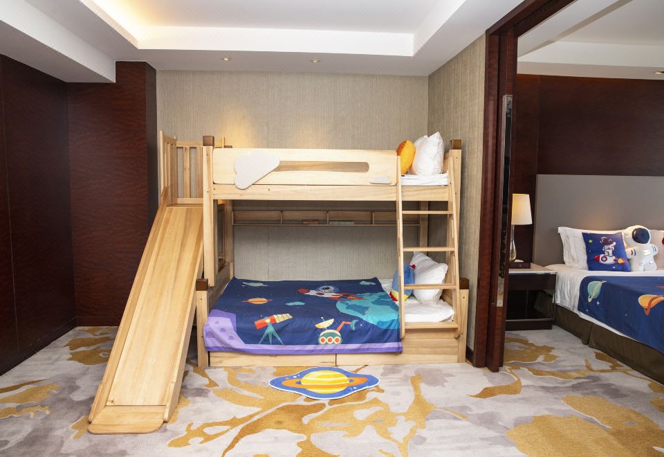 宇航員主題親子家庭套房-星際遨游，探秘星河