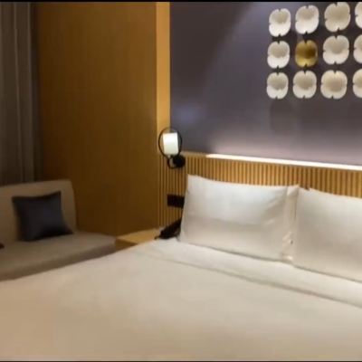 大床房（智能客控+可投屏65寸電視） 桔子水晶北京國貿商務區四惠飯店優惠
