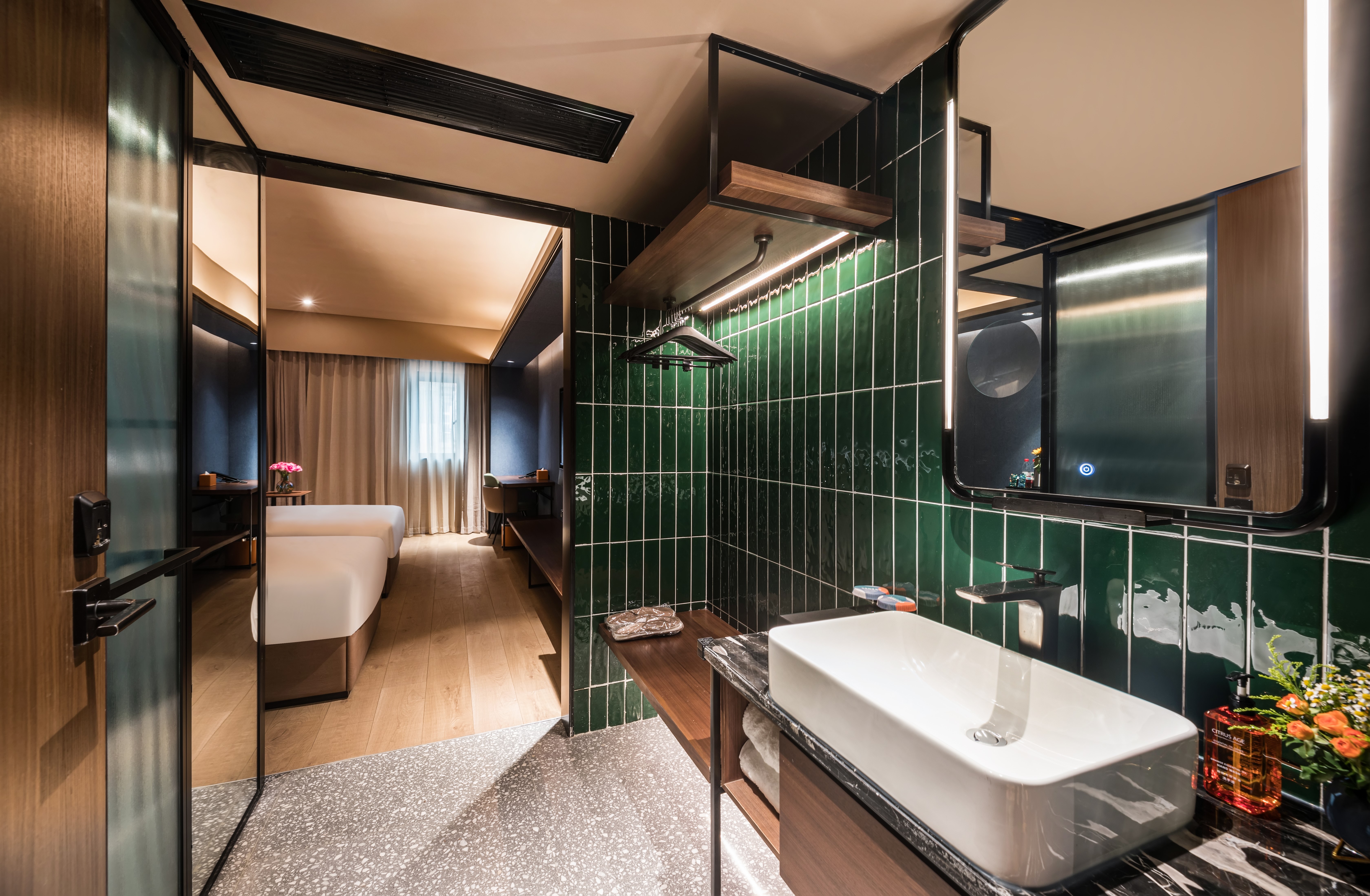 商务双床房（智能客控+KINGKOIL床垫+迷你冰箱）