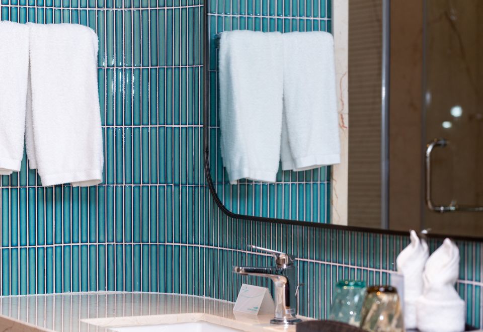 Wanda Realm Xiamen North BayJiyi · Expansive Sea-View Executive Double Bed Room (180° Seaside Sunrise)