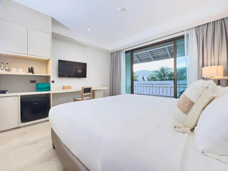 ห้องดีลักซ์ วิวสระน้ำ