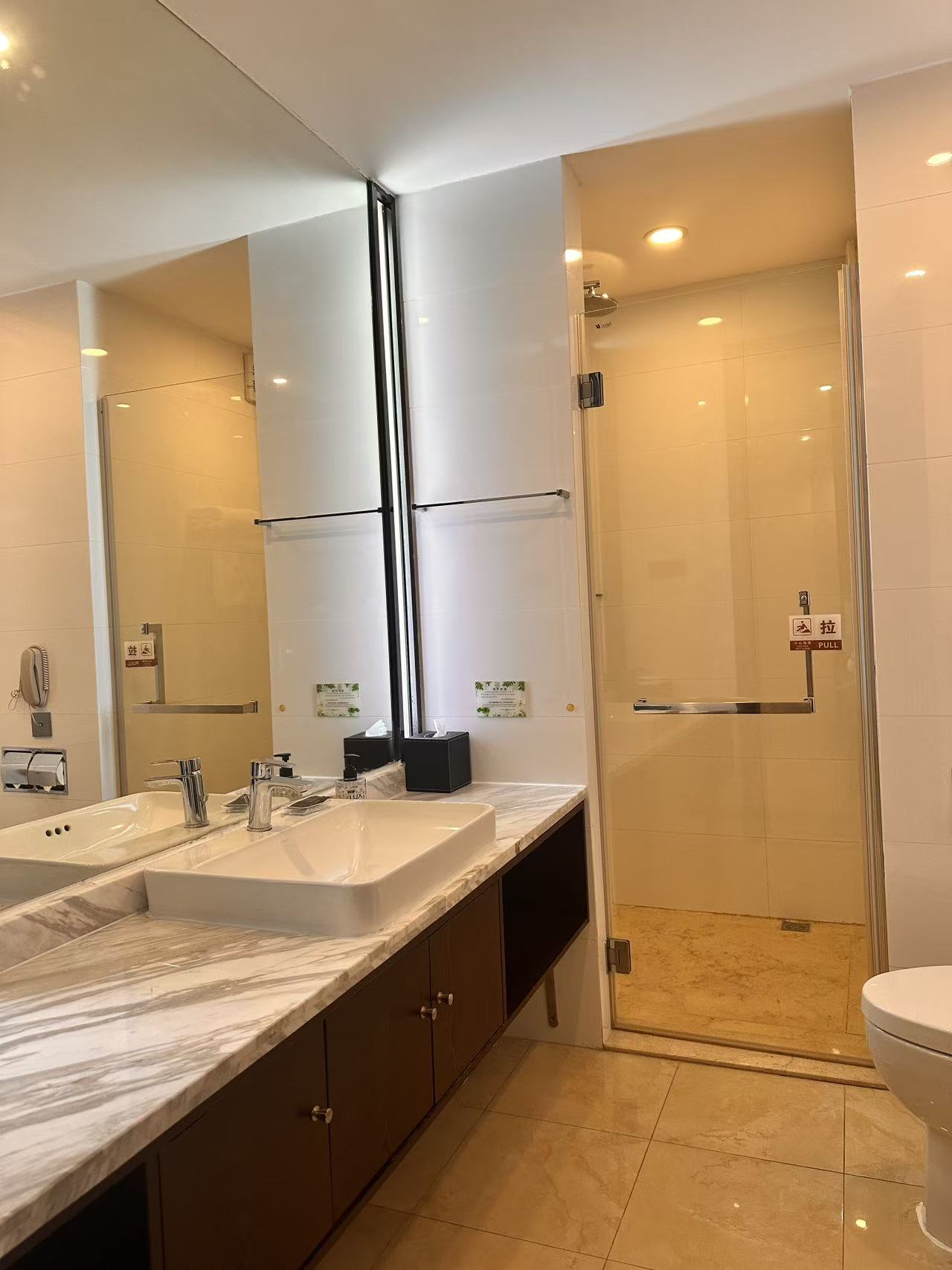 温馨大床房（带厨房、洗衣机）