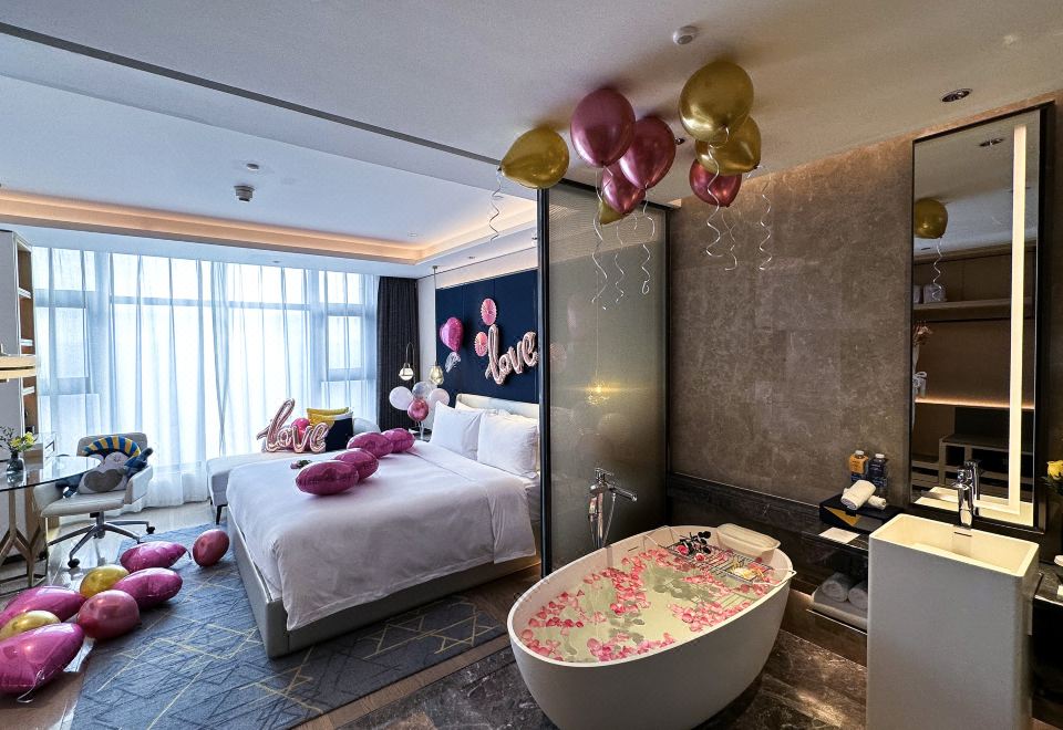 情侣豪华观景大床房