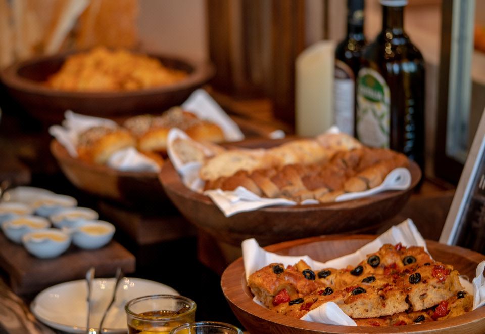 柏悦行政套房「坐拥壮阔山海景观」