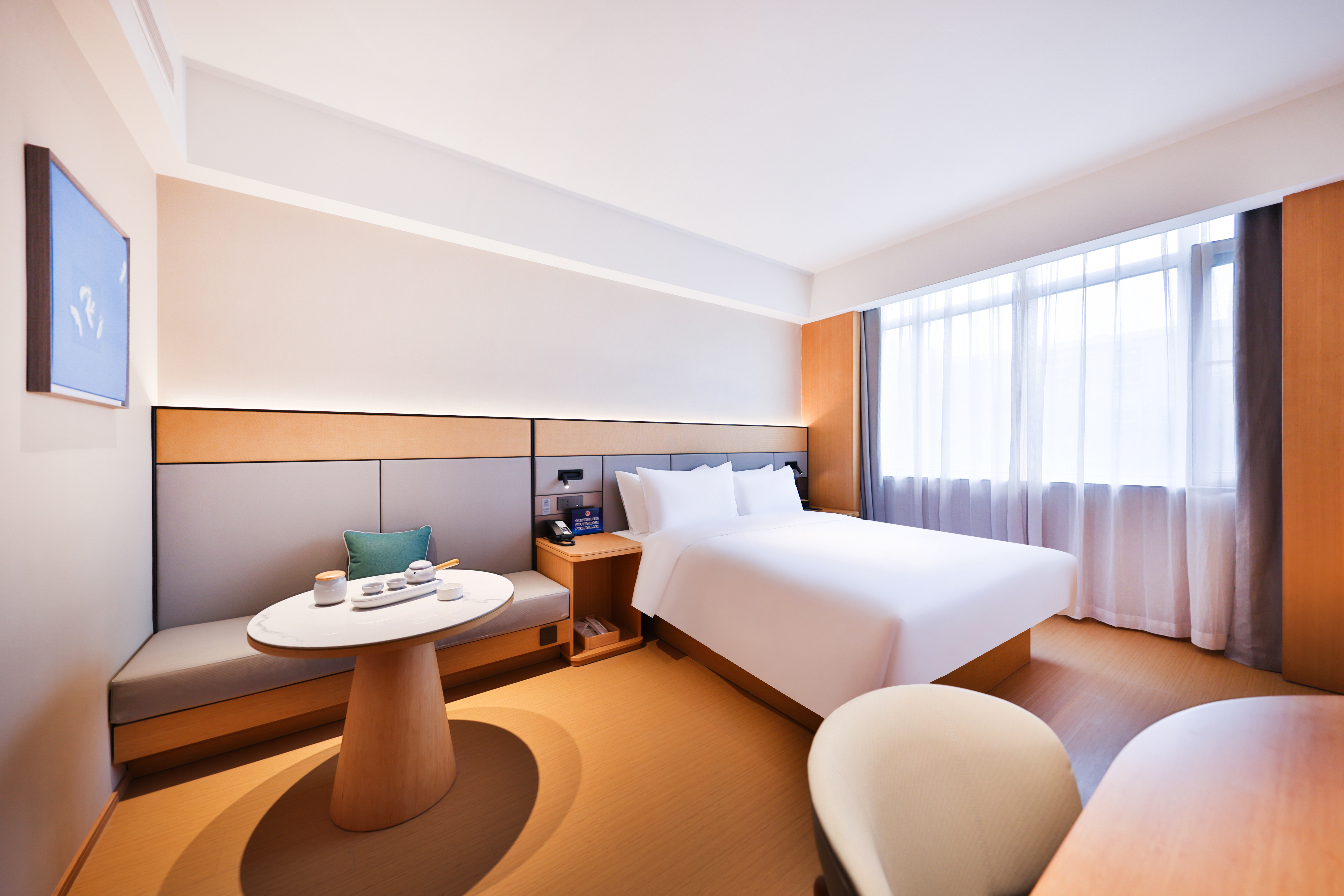 高级大床房（65寸投屏电视+小冰箱+记忆棉床垫）