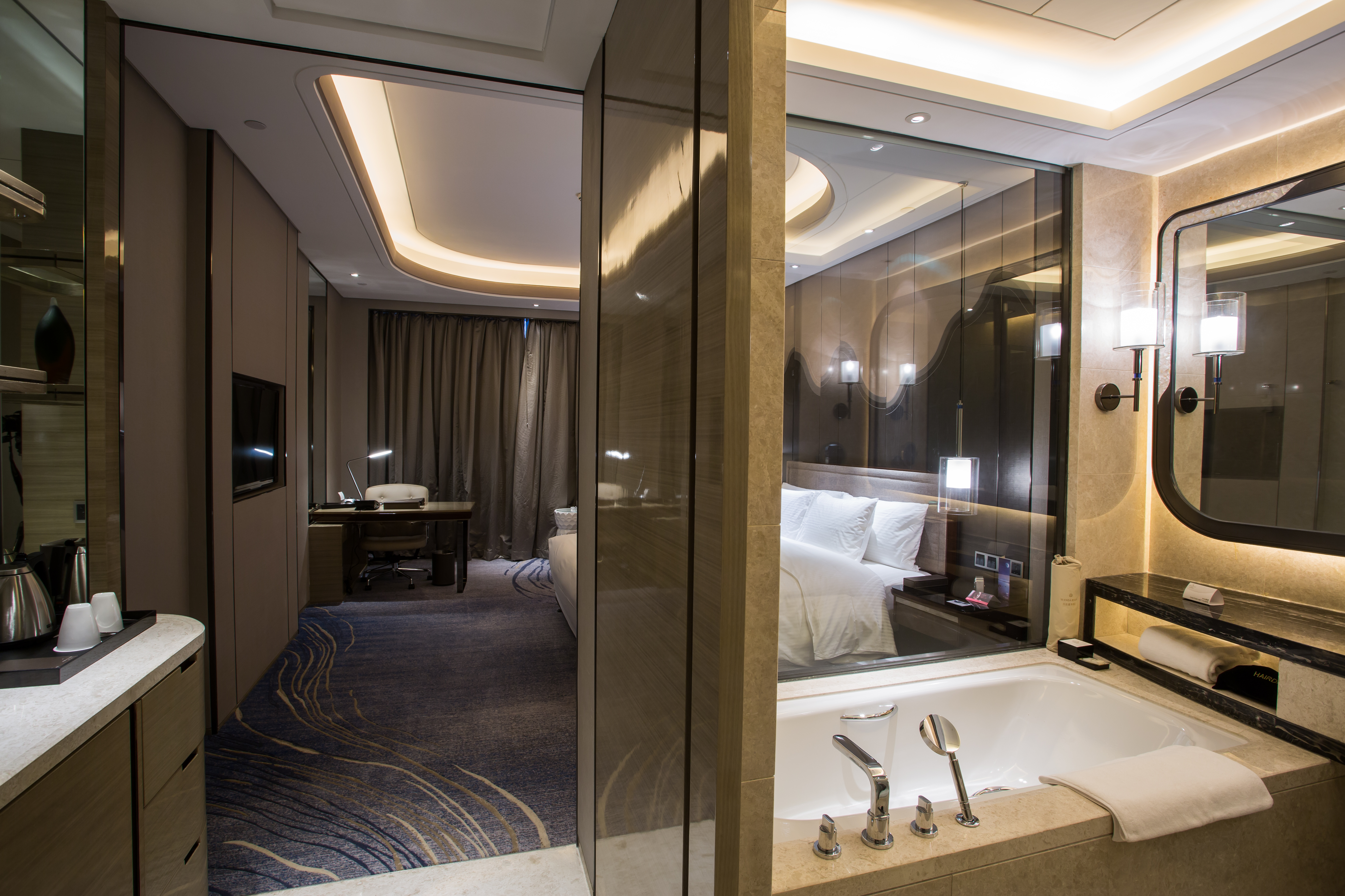 高级豪华大床房（全景落地窗+Acca Kappa洗护）