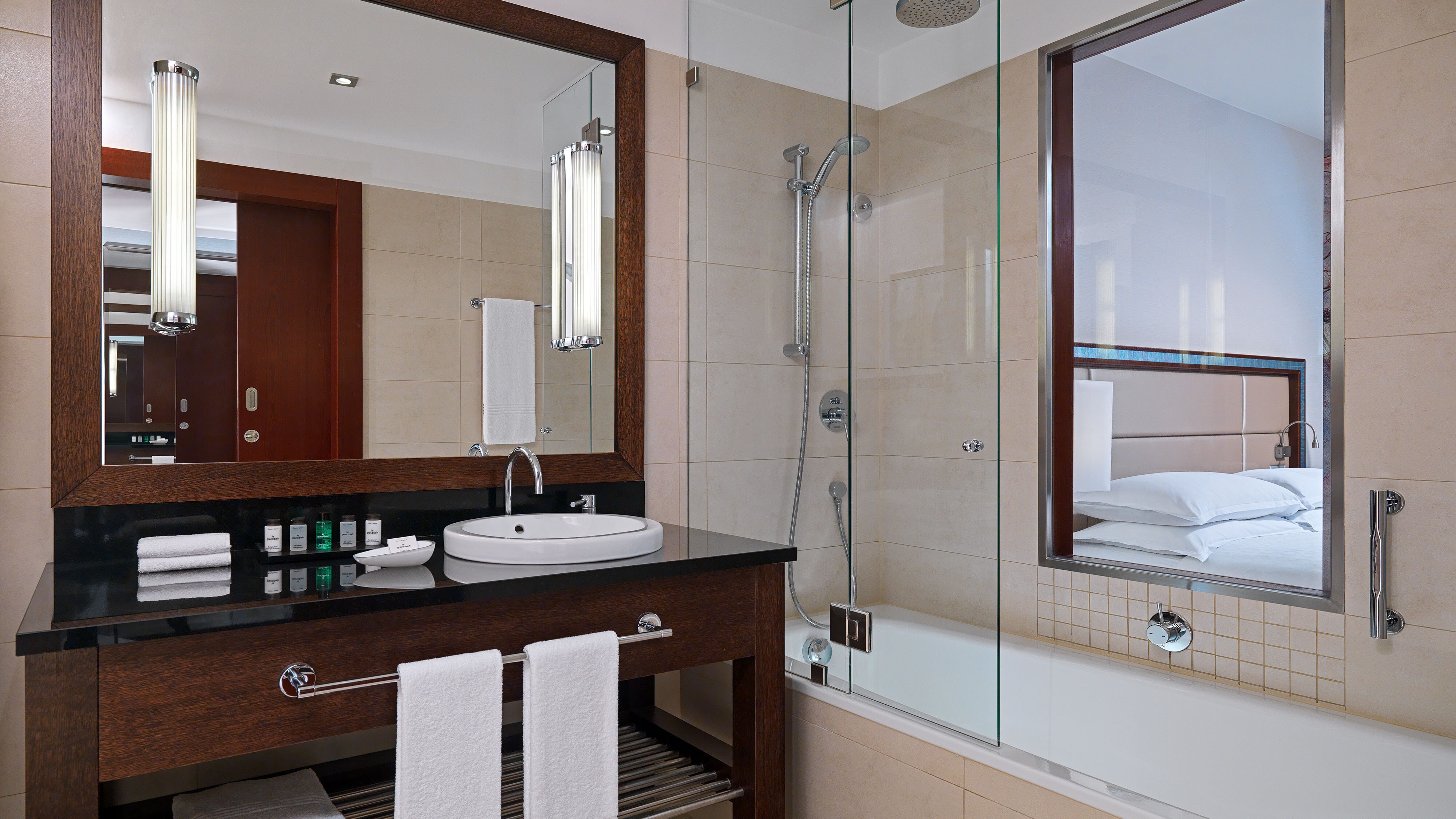 行政特大床房帶海景俱樂部休息室和水療通行權