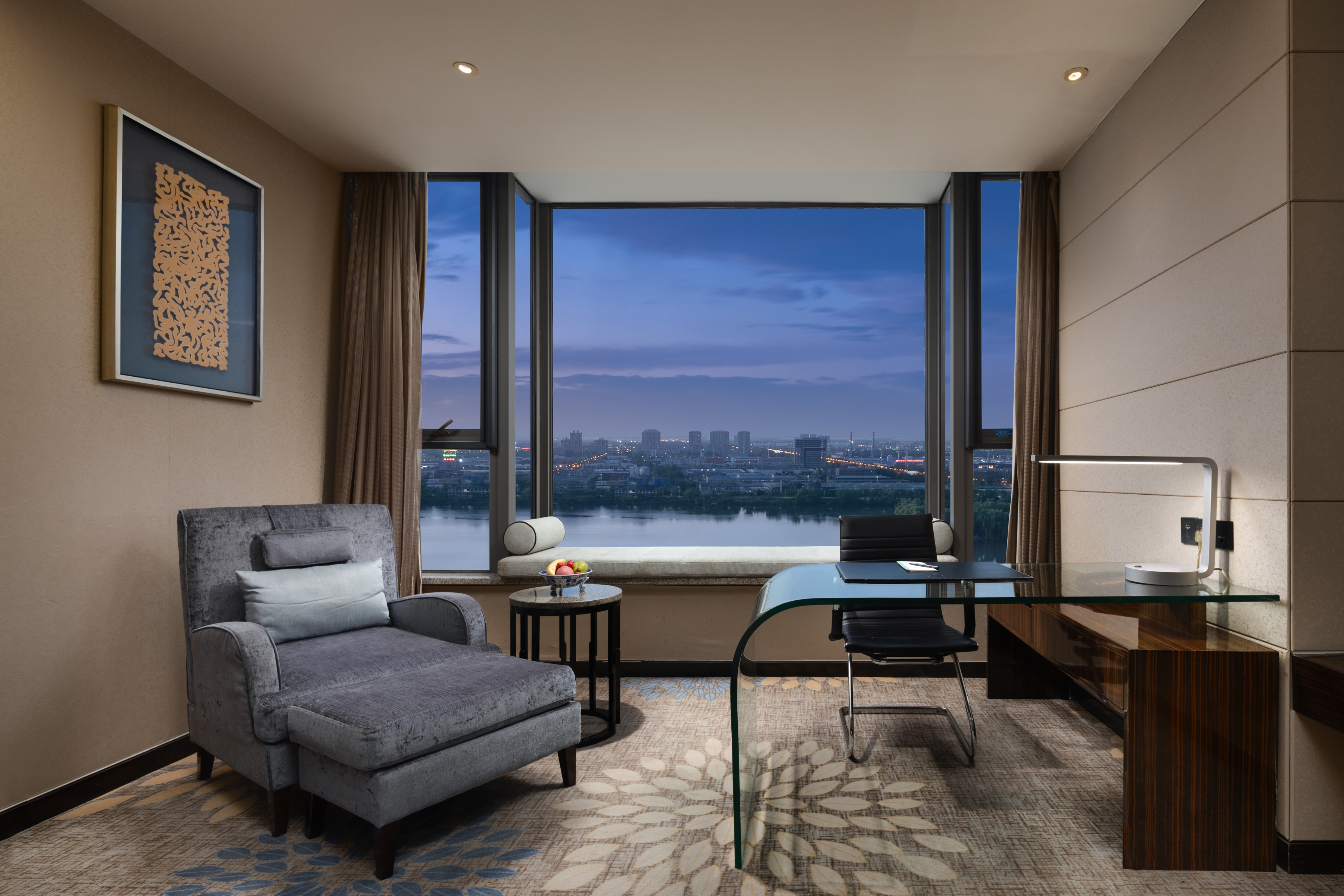 行政湖景大床房