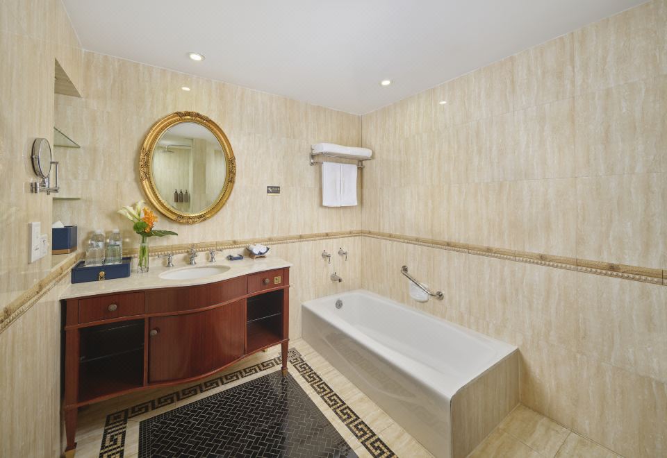 Jin Jiang Park Hotel ShanghaiDeluxe Queen Room